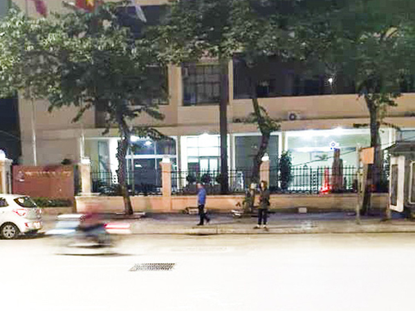 Hà Nội: Công an điều tra vụ người đàn ông 70 tuổi nằm chết bất thường giữa phố