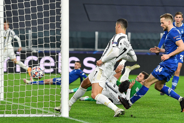 Ronaldo bị tố cướp bàn thắng của Morata để lập kỷ lục