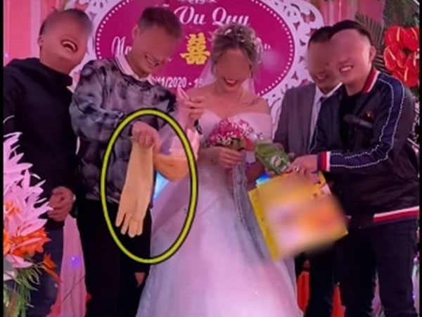 Hiểu em gái lười rửa bát anh trai tặng một món quà cưới vô cùng ý nghĩa khiến chú rể chỉ còn biết nghẹn ngào nhận