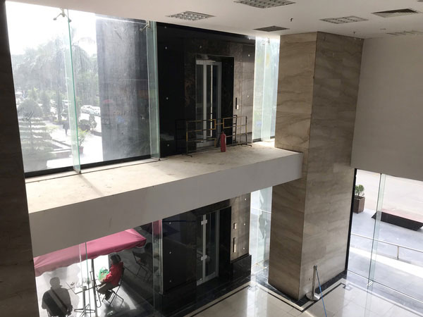 Vụ người đàn ông rơi từ tầng 2 thang máy chung cư xuống đất ở Hà Nội: 'Thang do chủ đầu tư lắp đặt thêm, sai thiết kế và vận hành chui'