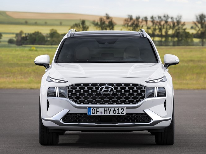 Hyundai Santa Fe 2021 tăng nhẹ giá bán, cao nhất lên tới gần 1 tỷ 200 triệu đồng khi quy đổi ra tiền Việt