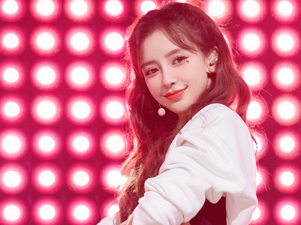 Màn 'bùng nổ' nhan sắc hot nhất tối qua: Angela Baby kiều diễm đến choáng ngợp, ai cũng ngỡ visual của girlgroup nào!