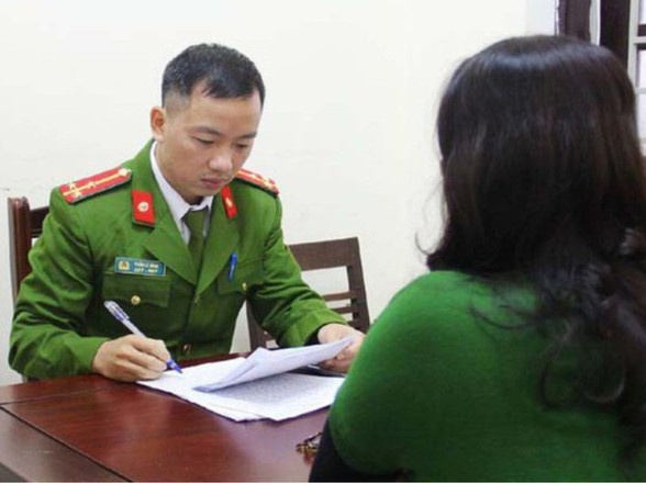 Thủ đoạn của nhóm tội phạm khiến cô giáo bị lừa chuyển khoản hơn một tỷ đồng