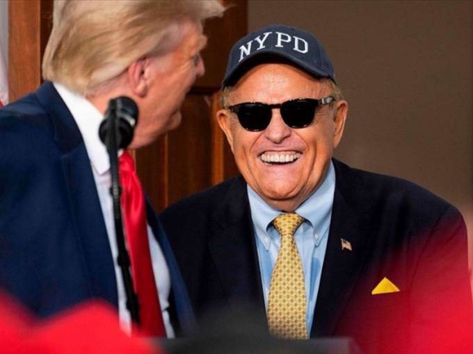 Luật sư riêng của Tổng thống Trump dương tính với Covid-19