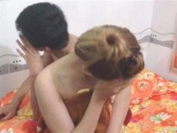 Nhân viên massage bán dâm giá cao: Hoạt động kín