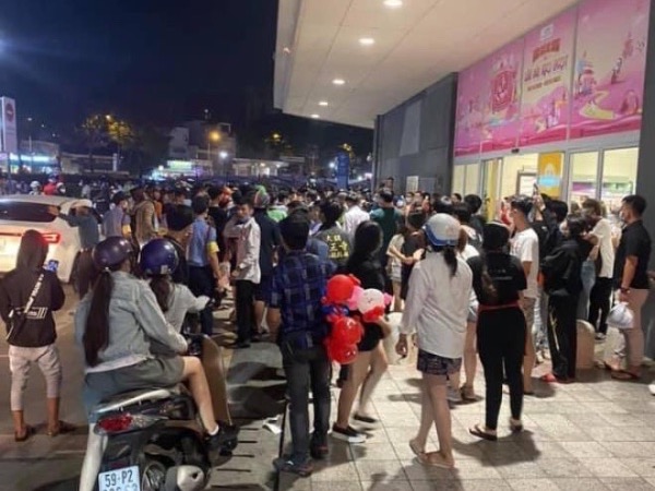 Nổ súng trấn áp vụ hỗn chiến trước trung tâm thương mại Aeon Tân Phú