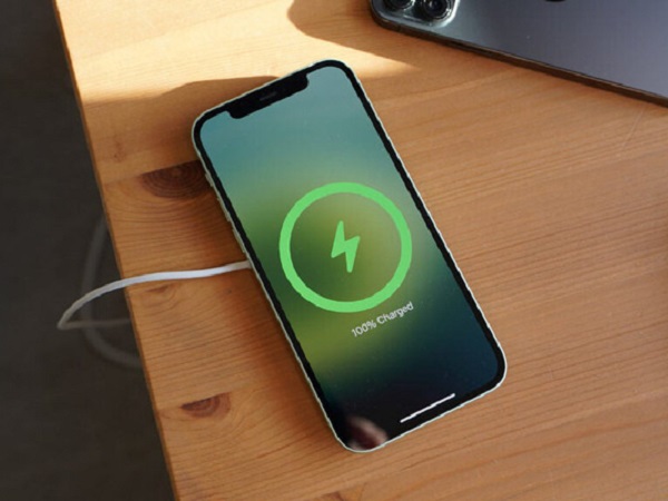 iPhone 12 tiếp tục gặp lỗi sạc không dây