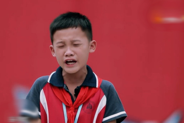 Toán lớp 3: 'Làm sao chia đều 3 quả táo cho 7 người?'