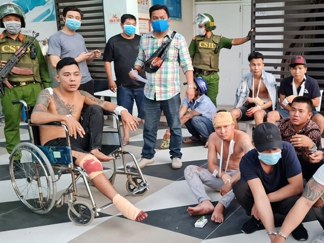 Khởi tố, bắt khẩn cấp 6 nghi phạm xách mã tấu truy sát nhóm người đi ăn cưới