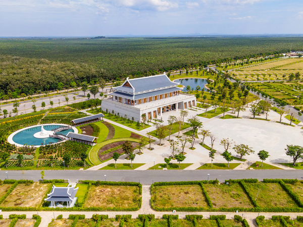 Cận cảnh hoa viên nghĩa trang hơn 2.000 tỷ đồng, có cảnh quan đẹp bậc nhất Việt Nam