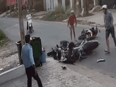 Truy tìm người đàn ông đánh đập dã man nữ sinh sau va chạm giao thông