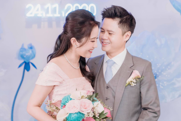 Phan Thành comeback trên Instagram, cứ liên tục đăng rồi xóa, rồi lại đăng ảnh đám hỏi