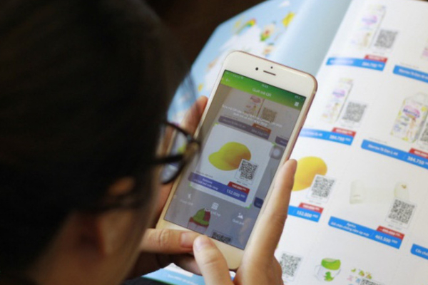 Chọn mua hàng trên sàn thương mại điện tử dễ dàng hơn nhờ QR Code