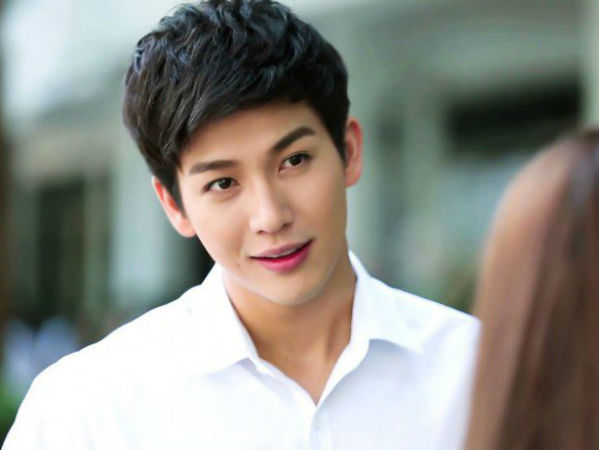 Về nhà gặp vợ cũ tới chơi, thấy thứ trong tay cô ấy, tôi liền hủy hôn vợ sắp cưới
