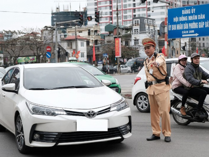 CSGT sẽ dán 'phạt nguội' trên kính ôtô