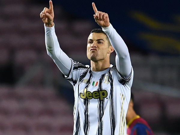 Ronaldo lập cú đúp giúp Juventus làm nên lịch sử trước Barca