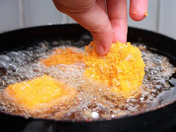 Cả gia đình mắc ung thư gan vì một chai dầu ăn: Cảnh báo loại dầu chứa chất nguy hiểm mà chính bạn cũng có thể đang dùng
