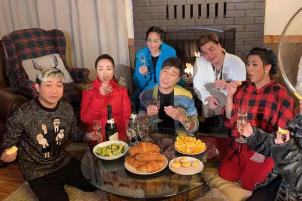 Phạm Khánh Hưng tung ca khúc mừng Giáng sinh, tái xuất showbiz cùng đàn em