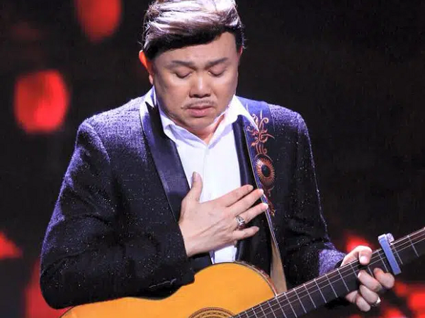 Dân mạng nghẹn ngào nghe nghệ sĩ Chí Tài hát 'Nhỏ ơi' trước khi qua đời, đây lại là ca khúc anh dành tặng vợ