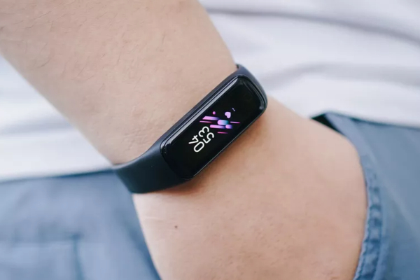 Chi tiết Galaxy Fit2: Smartband đáng mua trong phân khúc dưới 1 triệu đồng