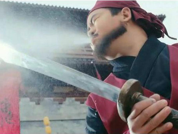 Vì sao đao phủ ngày xưa lại phải phun rượu lên lưỡi đao trước khi xử tử phạm nhân?