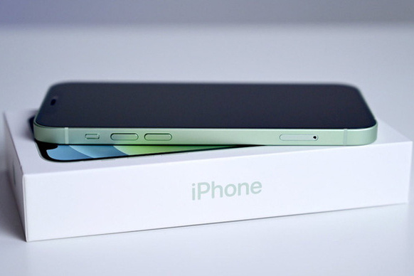 Apple có thể đang cân nhắc việc loại bỏ cáp sạc và tất cả các phụ kiện khác trong hộp iPhone