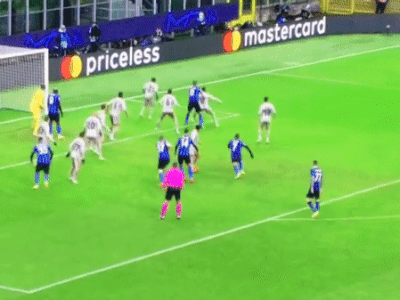 Khó tin với tình huống Lukaku 'cản' pha dứt điểm của Sanchez khiến Inter bị loại