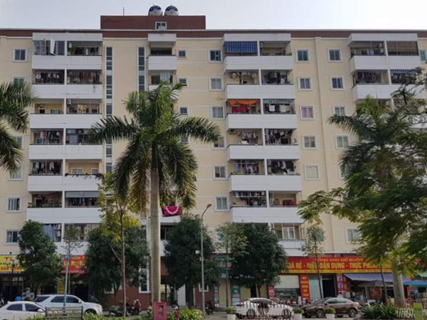 Bé trai 3 tuổi rơi từ tầng 8 chung cư, cao 25m xuống thoát chết kỳ diệu