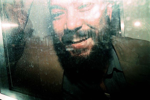 Cánh tay phải đắc lực của trùm khủng bố Bin Laden được Mỹ trả tự do sớm vì lý do không ngờ tới