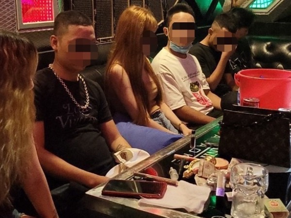 Sài Gòn: Hàng chục dân chơi phê ma túy trong phòng thu hoạt động không phép