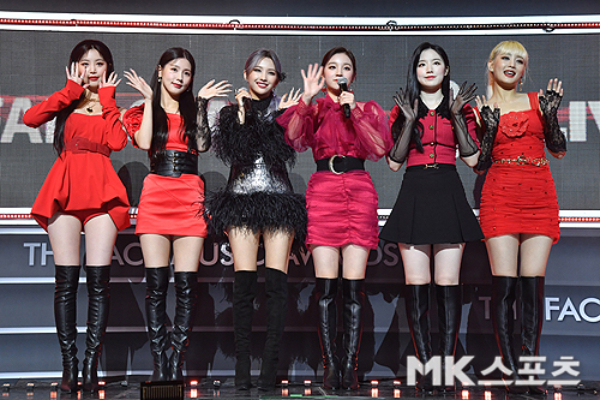 Thảm đỏ khủng The Fact: BTS gây 'sốc visual', Seohyun và Soojin khoe vòng 1 căng tràn, ITZY mặc gì 'thảm họa' thế này?