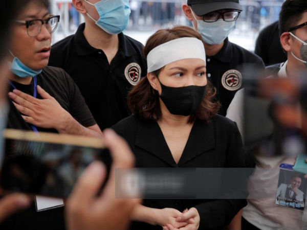 NS Việt Hương tiết lộ tình trạng hiện tại của bà xã NS Chí Tài tại Mỹ: Suy sụp, đang theo dõi tang lễ của chồng ở Việt Nam