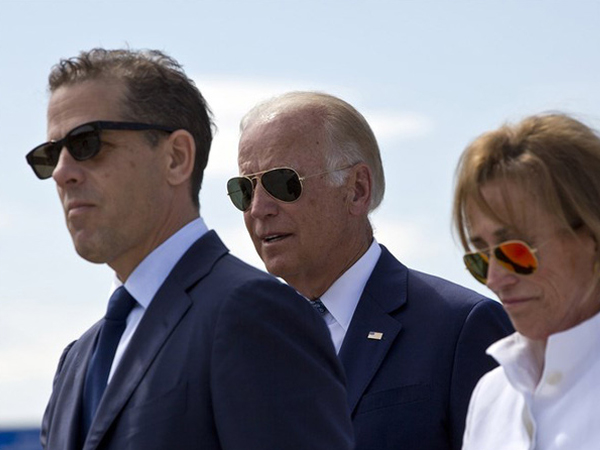 Thông tin gây bất lợi cho ông Biden liên quan đến con trai