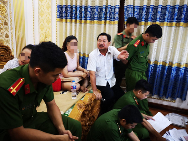 Thông tin mới nhất vụ cha con chủ biệt thự dát vàng bị bắt ở Bà Rịa - Vũng Tàu