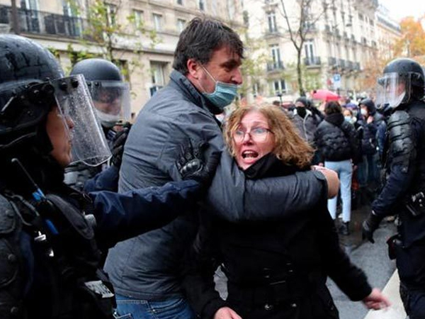 Biểu tình bạo loạn rúng động Paris, hàng trăm người bị bắt