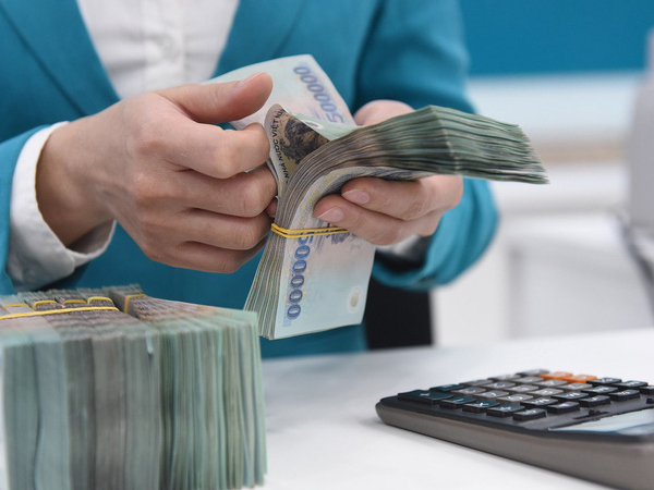 Lãi cho vay vẫn cao trong khi lãi suất tiền gửi liên tục giảm
