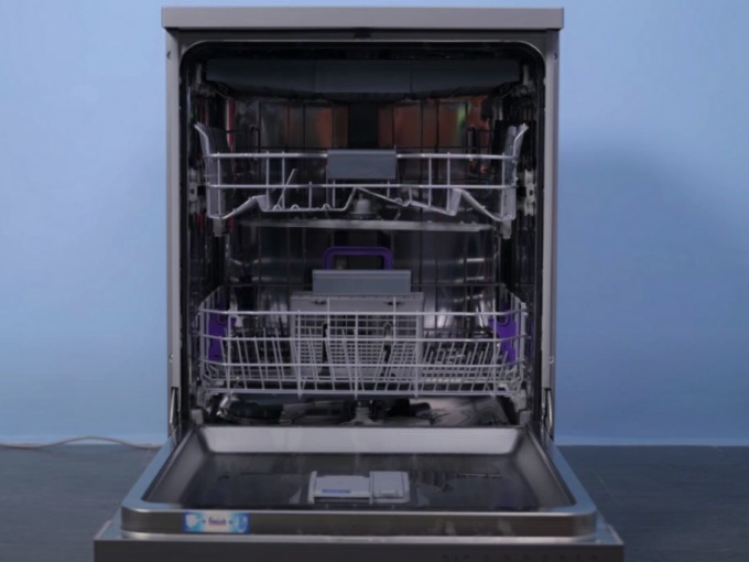 Máy rửa bát công nghệ mới, rửa 163 món đồ chỉ với 9,5 lít nước