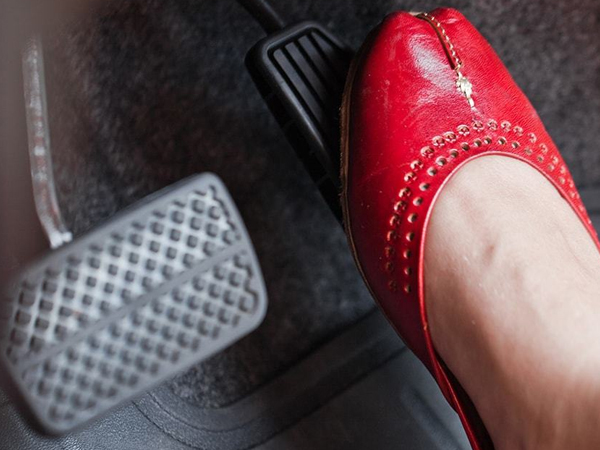 Người Mỹ khuyên cách đơn giản chống nhầm chân ga