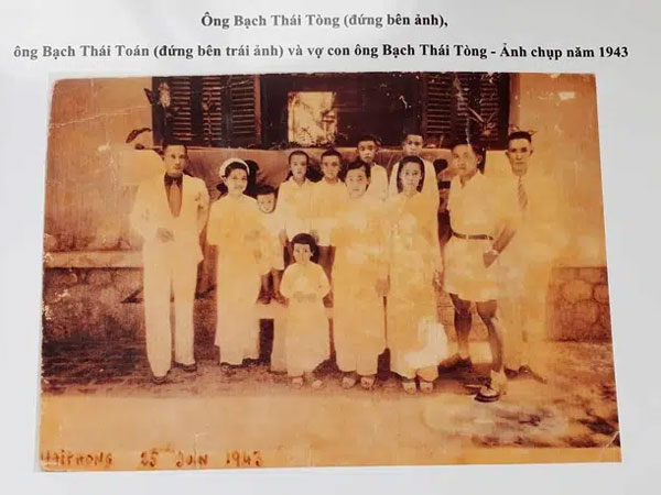 Đám cưới đình đám bậc nhất của con trai tỷ phú lừng danh đất Hải Phòng: Ăn hỏi 20 tráp lễ, máy bay rải thiệp mời trên phố, ai bắt được thiệp thì đi ăn cưới!