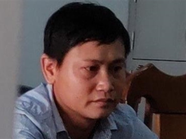 Đạp nữ sinh xuống hố sau va chạm: Do nóng quá?