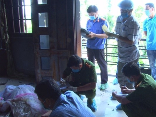 Sang nhà hàng xóm chơi, người đàn ông bị chém rồi tẩm xăng đốt tử vong