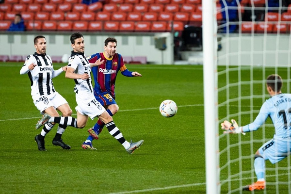 Messi tỏa sáng, Barcelona trở lại nửa trên BXH sau trận thắng nhọc