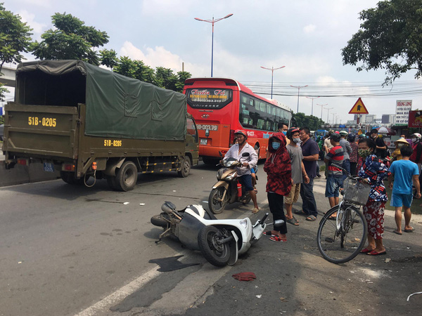 TP.HCM: Trên đường đi làm, nữ nhân viên sân golf bị xe khách lấn làn cán tử vong thương tâm