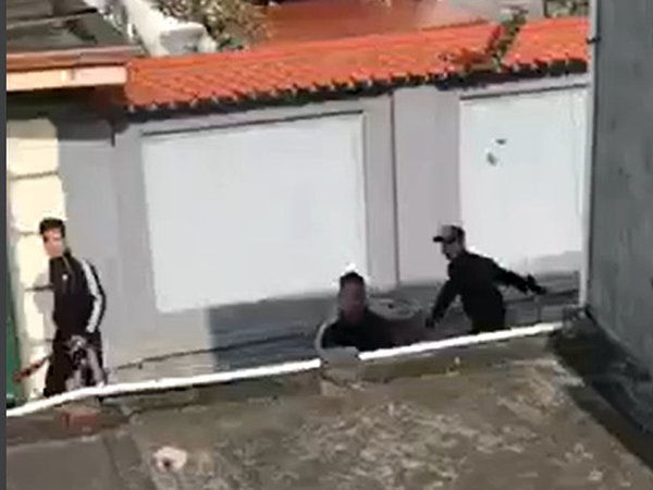 Hàng chục côn đồ xăm trổ đi 5 ôtô mang theo hung khí đại náo vùng quê