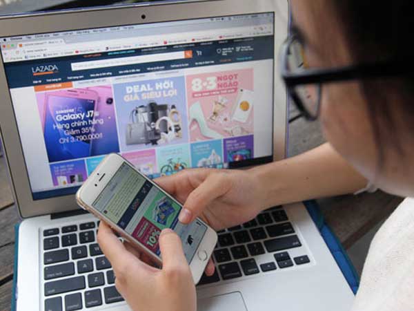 Shop bán phụ kiện điện thoại thu 13 tỉ đồng trong ngày 12-12