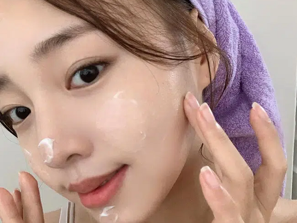 Ngày siêu khô hanh da muốn nẻ toác, chị em hãy ghim 3 'chiêu trò' dưỡng ẩm cho da mọng mướt từ sáng đến khuya