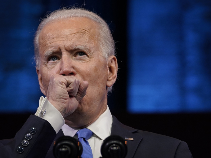 Ông Joe Biden ho liên tục khi phát biểu, người dân Mỹ lo lắng