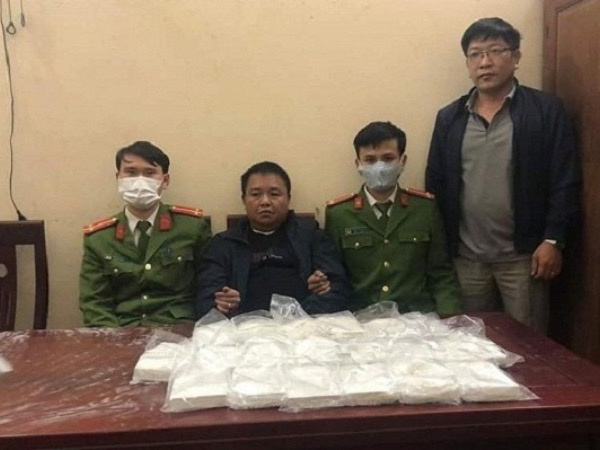 Mang 19 bánh heroin từ Nghệ An ra bắc tiêu thụ