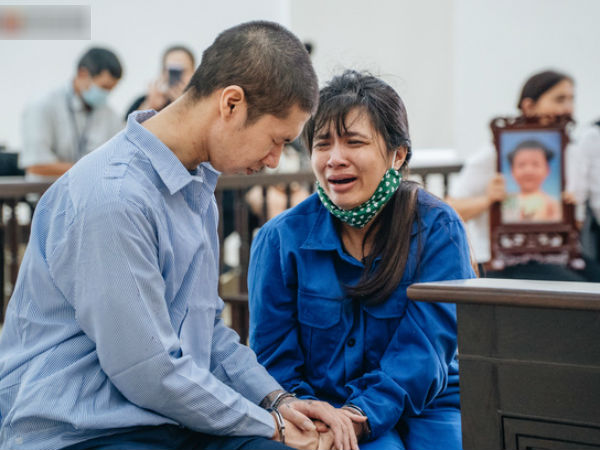 Bà ngoại viết đơn xin giảm án cho đôi vợ chồng bạo hành con 3 tuổi đến chết: Luật sư phân tích liệu 2 bị cáo có được giảm án?