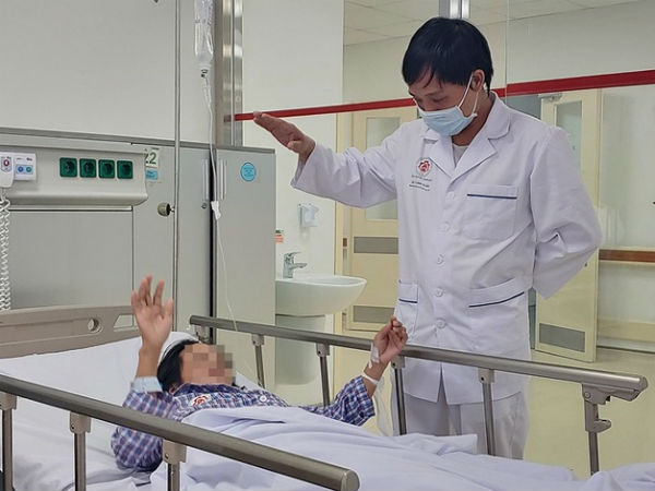 Đột quỵ sau khi tắm đêm